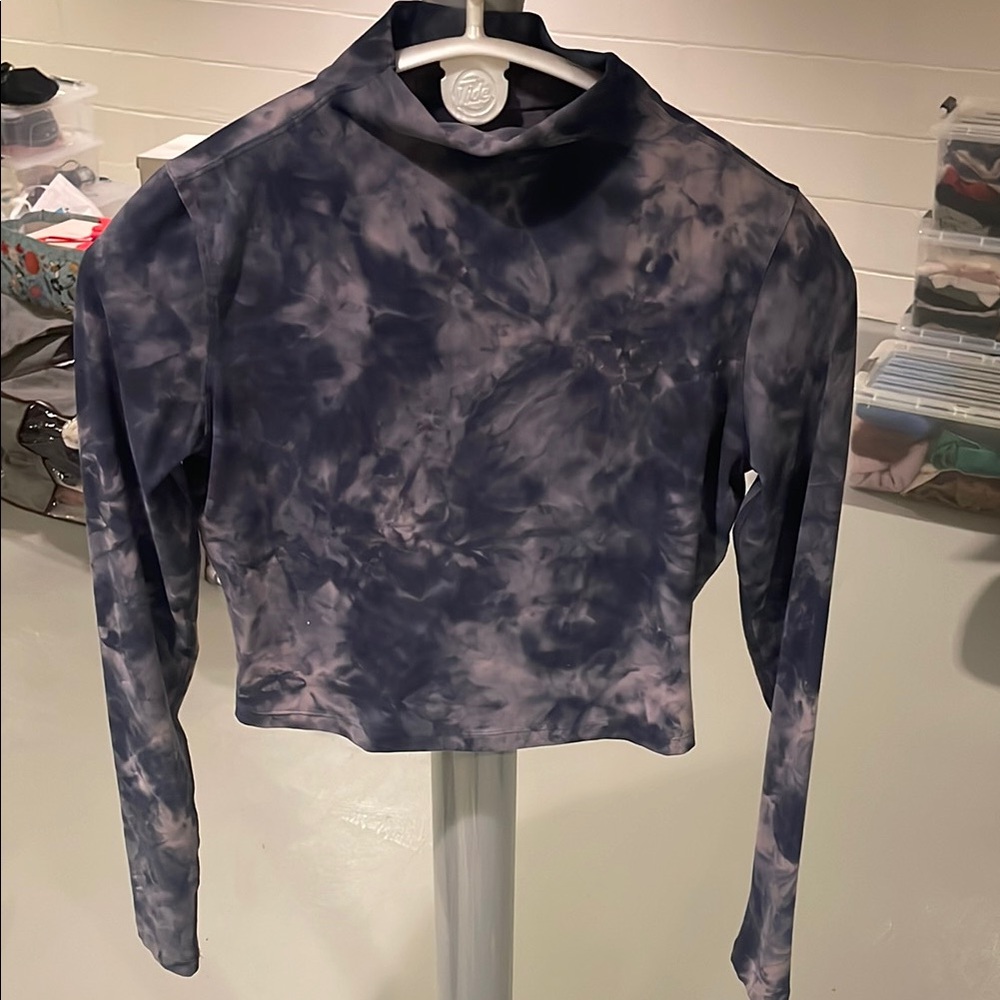 Lululemon women’s mock neck tye dye long sleeve crop top